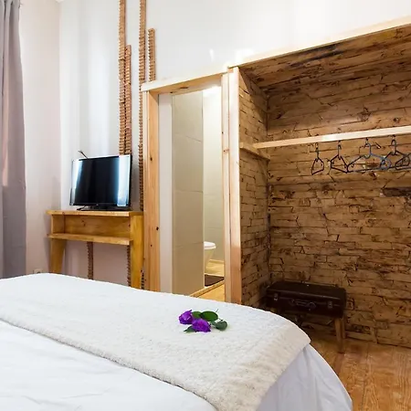 Feel At Nocleg ze śniadaniem