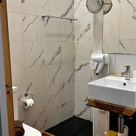 Feel At Nocleg ze śniadaniem Ovar